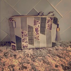 G.I.L.I Small Crossbody